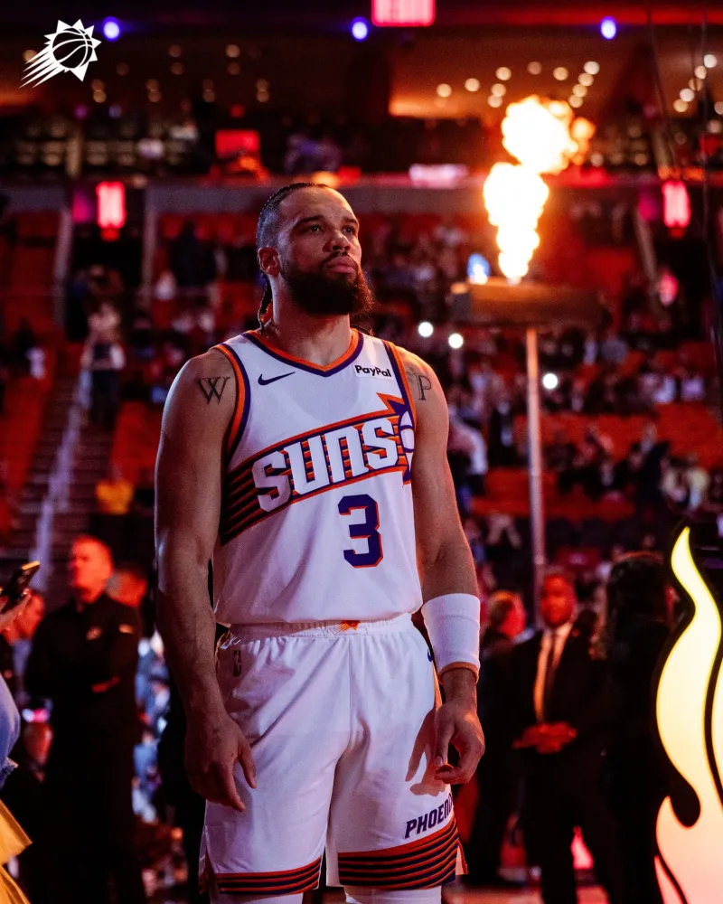 v体育-反派！太阳社媒晒狄龙今日赛前热身时的个人特写照片