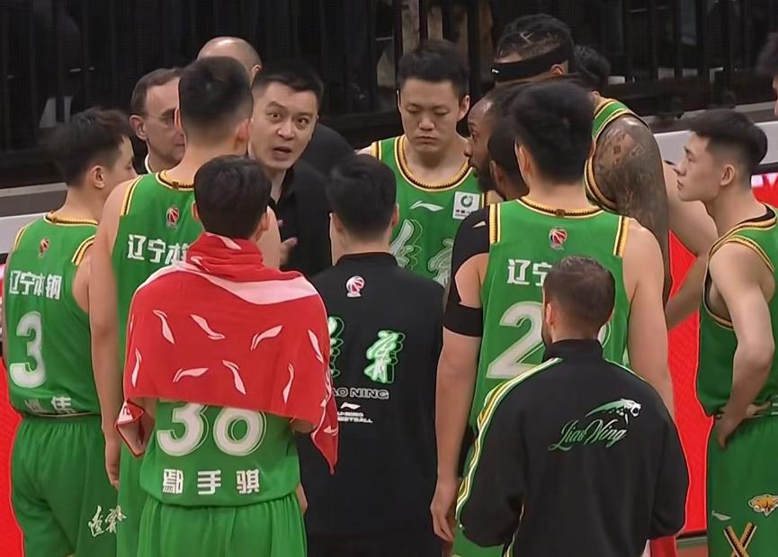 v站-辽宁男篮7分险胜新疆，赵继伟复出首秀24+7，伊力福拉提21分！