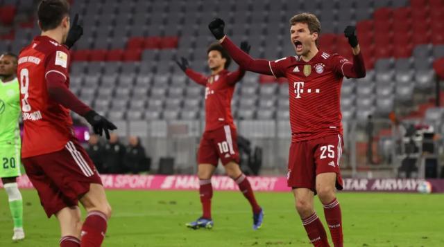 v体育-狼堡甘当背景板，穆勒莱万同喜，纳帅前半年好评！