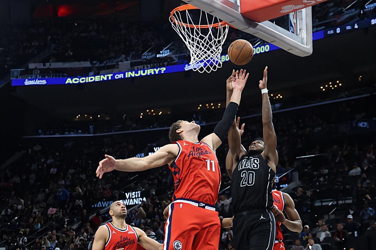 v站体育-惨败快船比赛中为数不多的亮点，内线新星在篮网真是被埋没了？